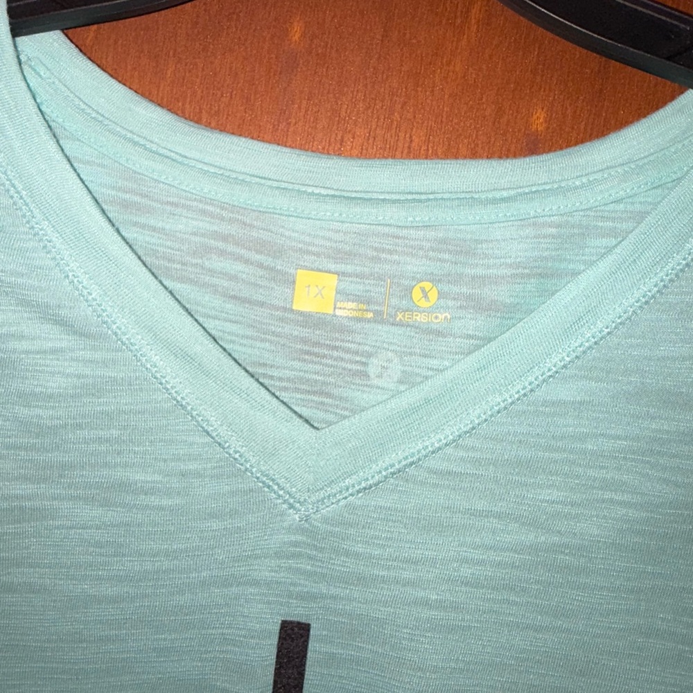 🐠 2 lot Xersion workout tees - Picture 3 of 7